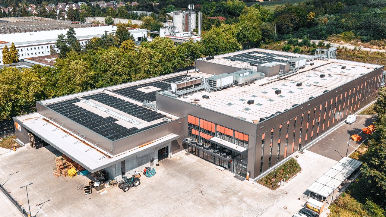 Industriebedachung eines Versand- und Logistikzentrums