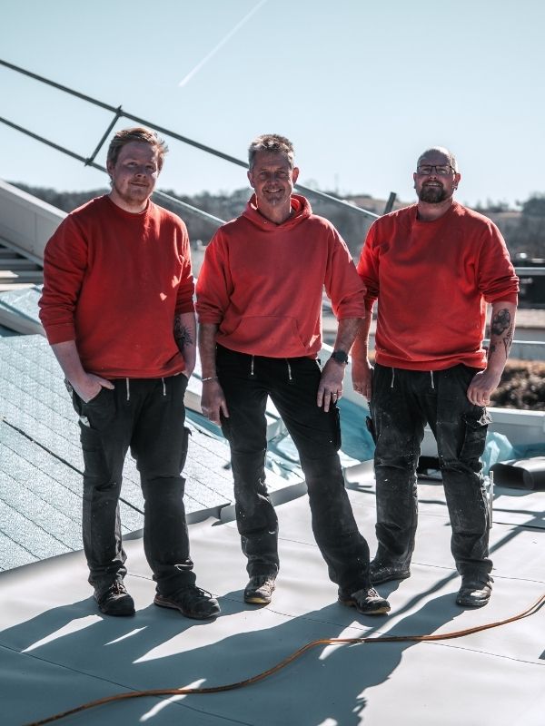 Vorteile von Firma Bock als Arbeitgeber - Mitarbeiterfoto auf dem Dach